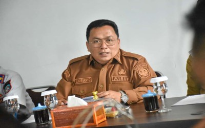 Wakil Bupati Sukiryanto memimpin rapat bersama jajaran Dinas Perhubungan Kabupaten Kubu Raya, Senin (6/10/2025), di kantor Dinas Perhubungan, Kecamatan Sungai Raya.